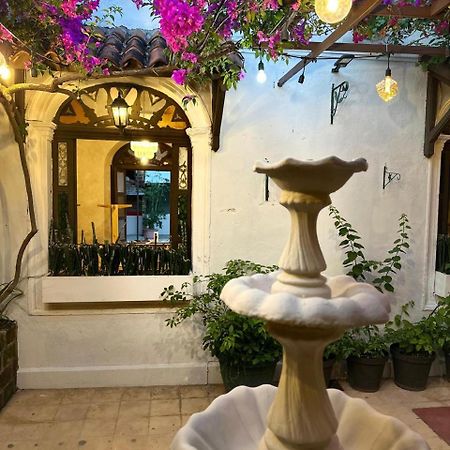 Hostal Velvet Plaza Santa Ana Ngoại thất bức ảnh