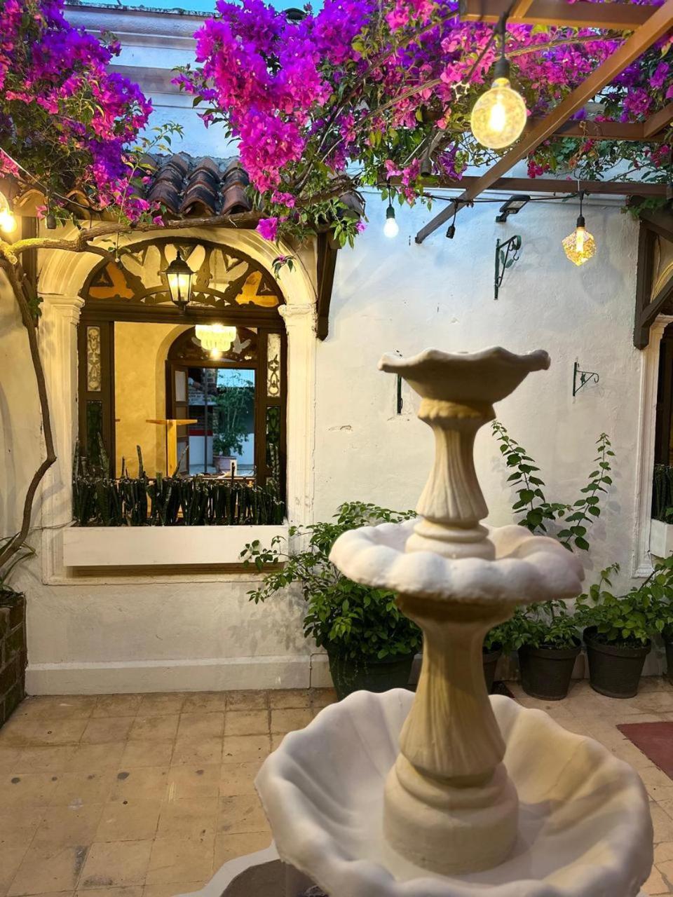 Hostal Velvet Plaza Santa Ana Ngoại thất bức ảnh
