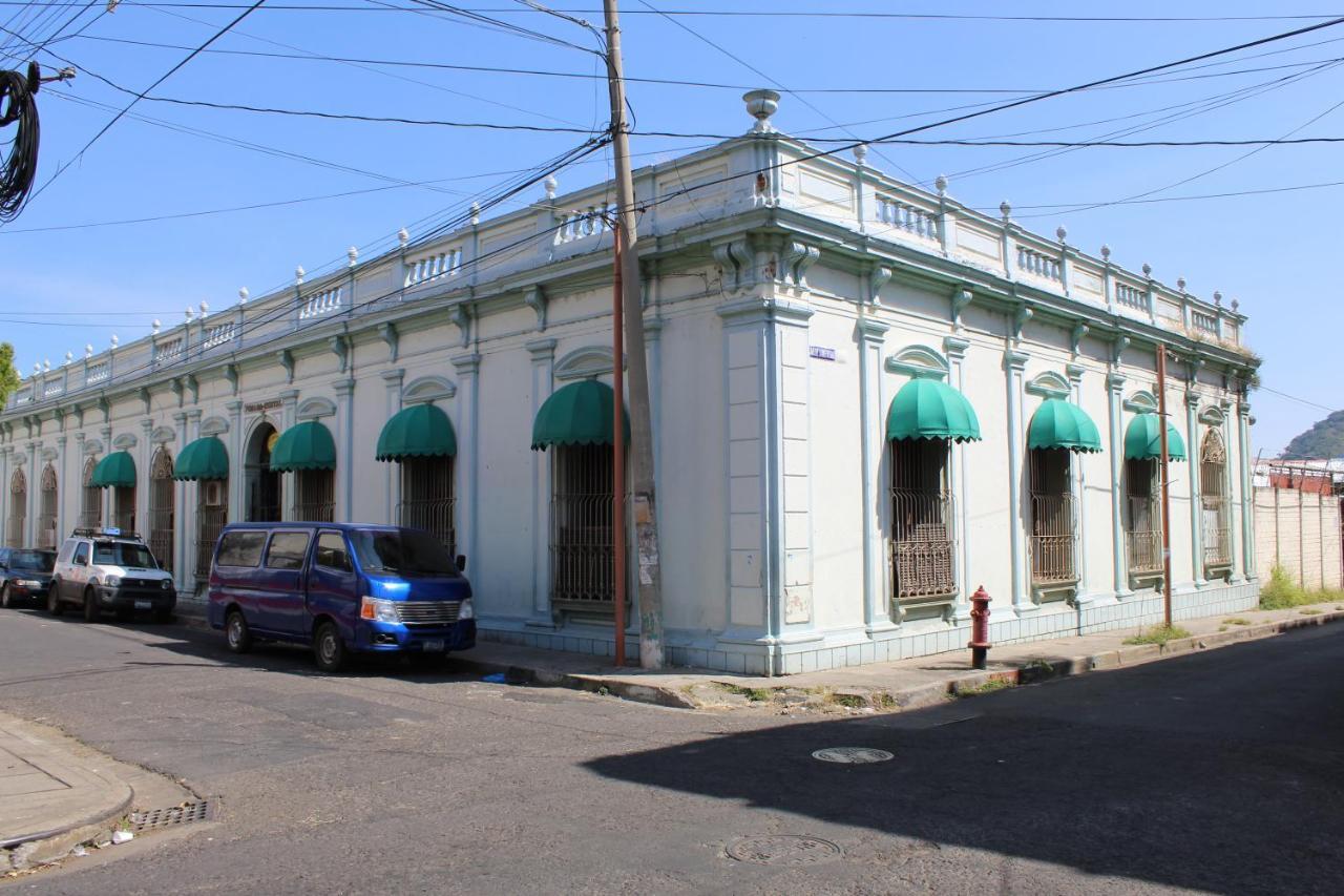 Hostal Velvet Plaza Santa Ana Ngoại thất bức ảnh